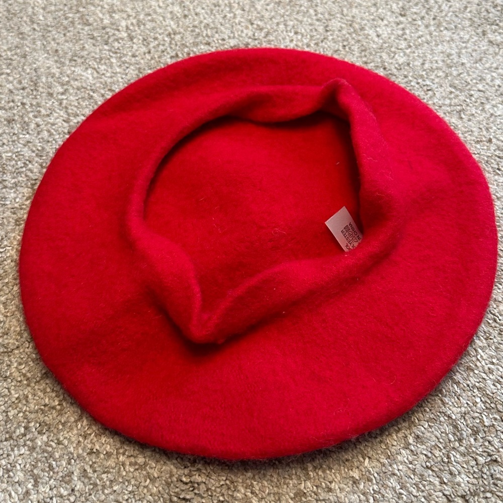 Women’s red beret - Picture 2 of 2